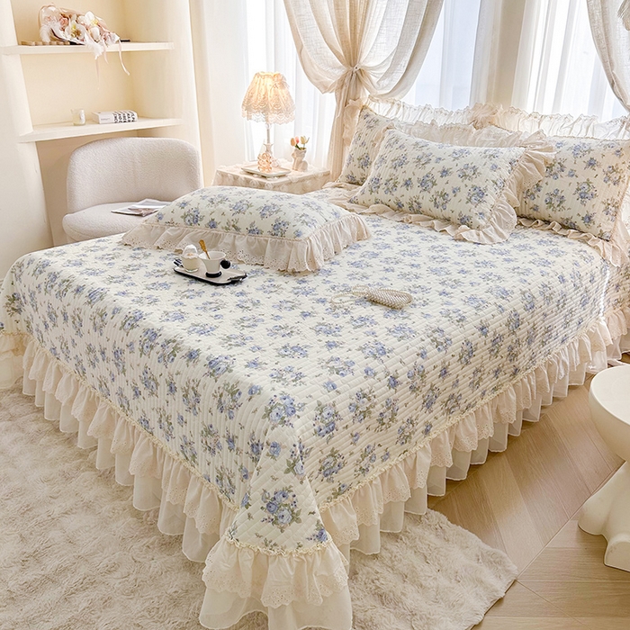 91家纺网 家纺一手货源 找家纺 罗艺轩 2025新款全棉印花花边床盖三件套 芊寻花语