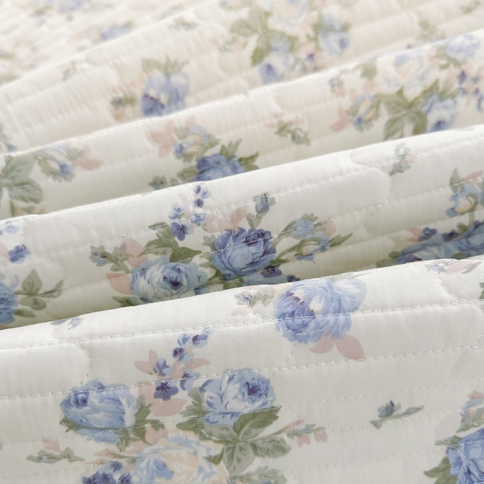 91家纺网 家纺一手货源 找家纺 罗艺轩 2025新款全棉印花花边床盖三件套 芊寻花语