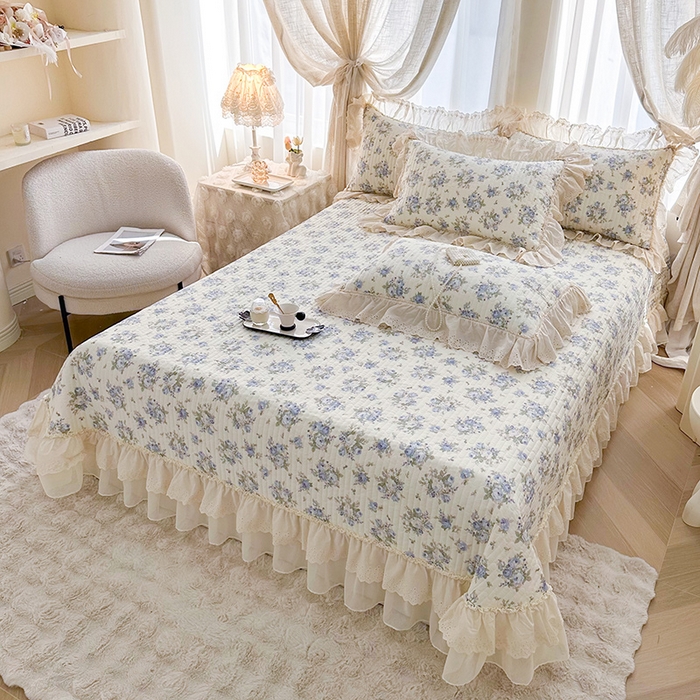 91家纺网 家纺一手货源 找家纺 罗艺轩 2025新款全棉印花花边床盖三件套 芊寻花语