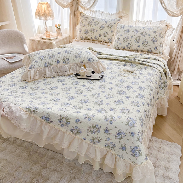 91家纺网 家纺一手货源 找家纺 罗艺轩 2025新款全棉印花花边床盖三件套 芊寻花语