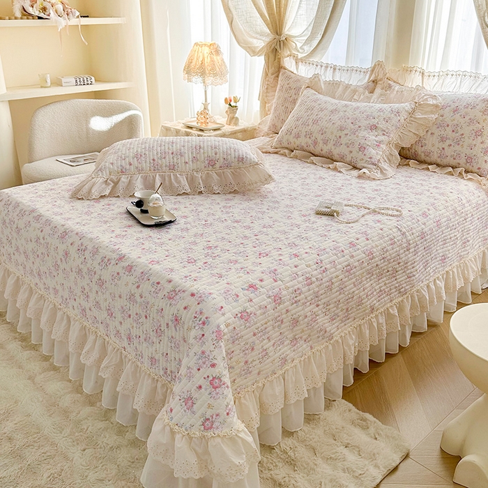 91家纺网 家纺一手货源 找家纺 罗艺轩 2025新款全棉印花花边床盖三件套 语曼-粉