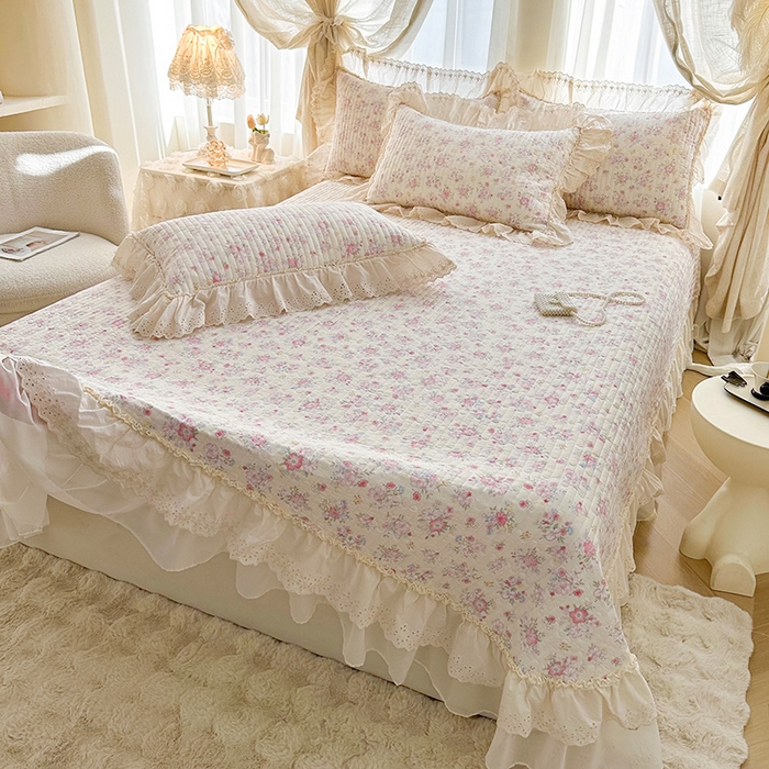 91家纺网 家纺一手货源 找家纺 罗艺轩 2025新款全棉印花花边床盖三件套 语曼-粉