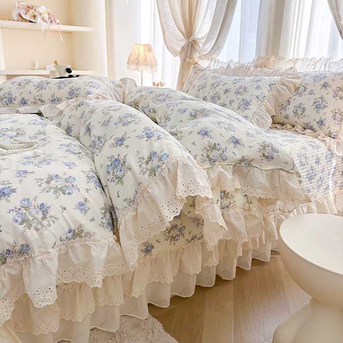 91家纺网 家纺一手货源 找家纺 罗艺轩 2025新款全棉印花花边床盖四件套 芊寻花语