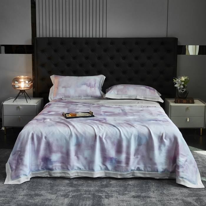 91家纺网 家纺一手货源 找家纺 桂雅居 2025新款60支莱赛尔数码印花蚕丝夏被-蚕小青 幽香恋曲-粉