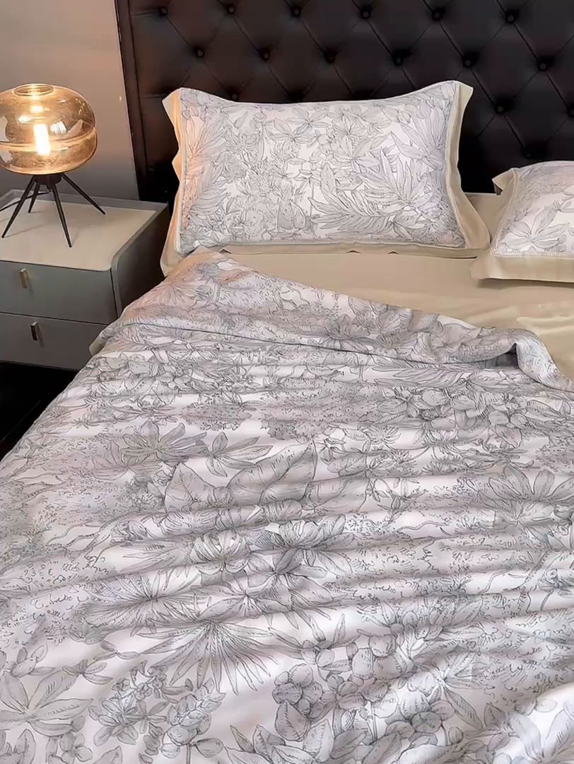 91家纺网 家纺一手货源 找家纺 桂雅居 2025新款60支兰莱赛尔数码印花蚕丝夏被-蚕小青 云禾川-兰