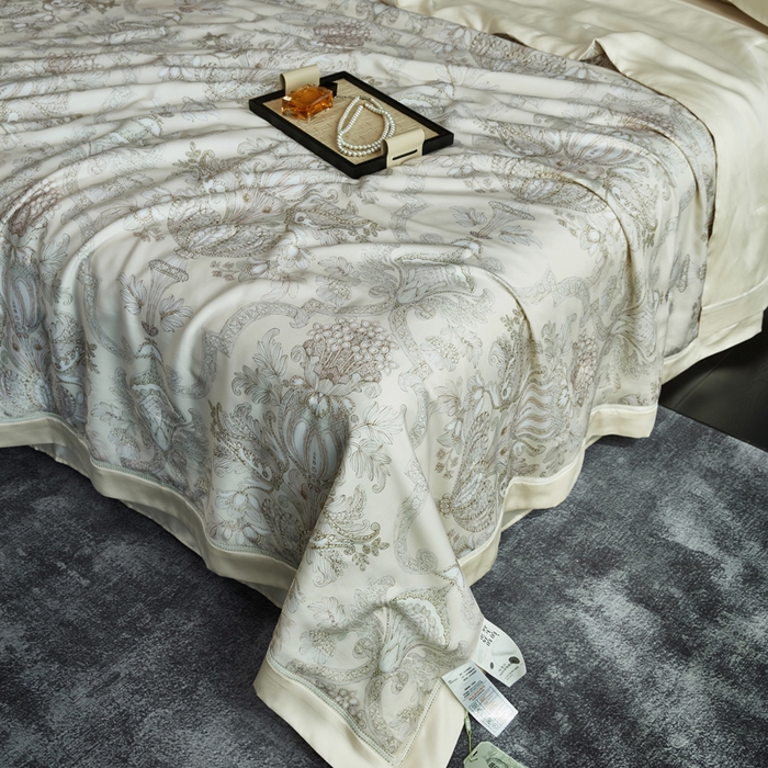 91家纺网 家纺一手货源 找家纺 桂雅居 2025新款60支莱赛尔数码印花蚕丝夏被-蚕小青 悸川-黄