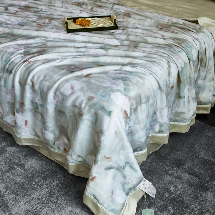 91家纺网 家纺一手货源 找家纺 桂雅居 2025新款60支莱赛尔数码印花蚕丝夏被-蚕小青 蔚蓝咖