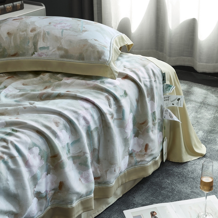 91家纺网 家纺一手货源 找家纺 桂雅居 2025新款60支莱赛尔数码印花蚕丝夏被-蚕小青 蔚蓝咖