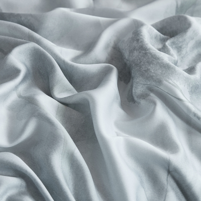 91家纺网 家纺一手货源 找家纺 桂雅居 2025新款60支莱赛尔数码印花蚕丝夏被-蚕小青 雾纱灰
