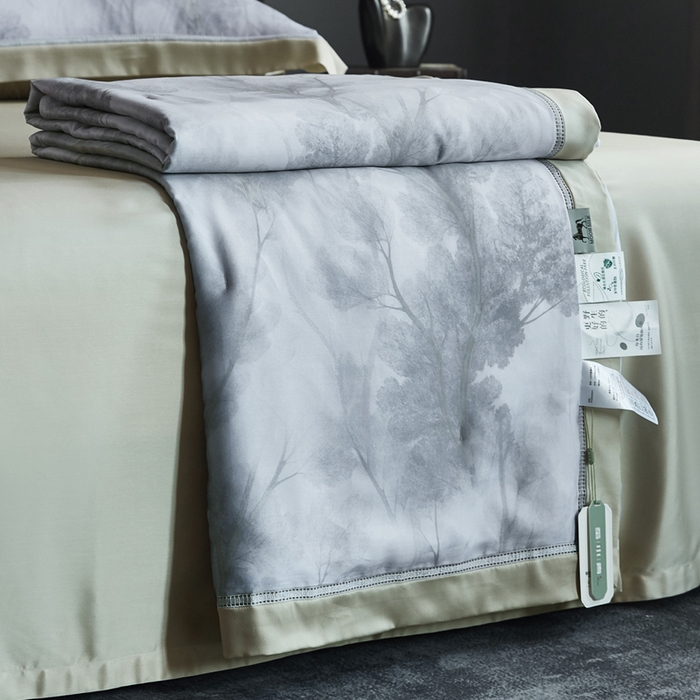 91家纺网 家纺一手货源 找家纺 桂雅居 2025新款60支莱赛尔数码印花蚕丝夏被-蚕小青 雾纱灰