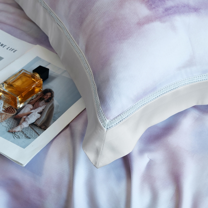 91家纺网 家纺一手货源 找家纺 桂雅居 2025新款60支莱赛尔数码印花蚕丝夏被-蚕小青 幽香恋曲-粉