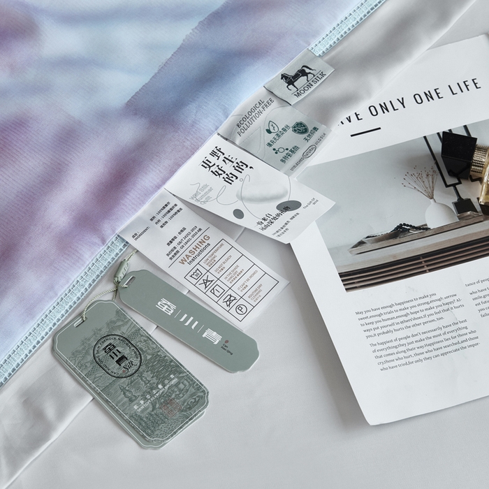 91家纺网 家纺一手货源 找家纺 桂雅居 2025新款60支莱赛尔数码印花蚕丝夏被-蚕小青 幽香恋曲-粉