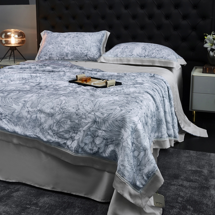 91家纺网 家纺一手货源 找家纺 桂雅居 2025新款60支兰莱赛尔数码印花蚕丝夏被-蚕小青 云禾川-兰