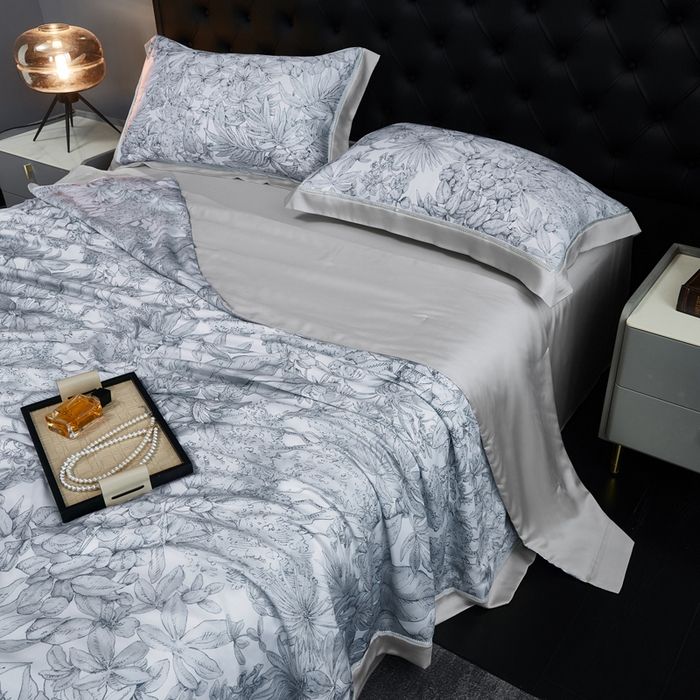 91家纺网 家纺一手货源 找家纺 桂雅居 2025新款60支兰莱赛尔数码印花蚕丝夏被-蚕小青 云禾川-兰