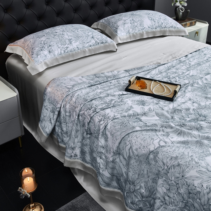 91家纺网 家纺一手货源 找家纺 桂雅居 2025新款60支兰莱赛尔数码印花蚕丝夏被-蚕小青 云禾川-兰