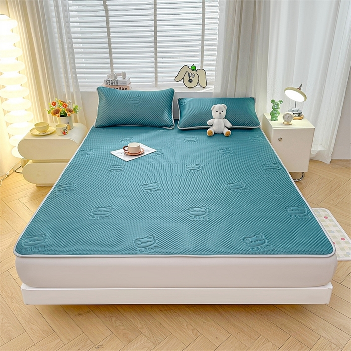 91家纺网 家纺一手货源 找家纺 慕木2025新款A类凉感丝小冰熊云母冰丝凉席床笠夏被系列  小冰熊-宾利蓝