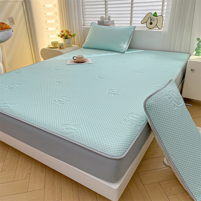 91家纺网 家纺一手货源 找家纺 慕木2025新款A类凉感丝小冰熊云母冰丝凉席床笠夏被系列  小冰熊-天空蓝床笠