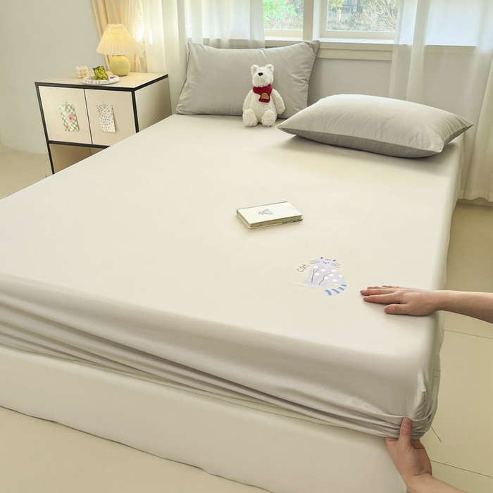 91家纺网 家纺一手货源 找家纺 泽西2025新品全棉卡通床笠 幸运猫-浅米灰