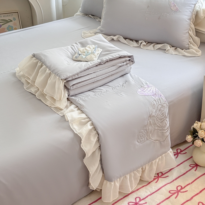 91家纺网 家纺一手货源 找家纺 凯美家居 2025新款超柔亲肤棉夏被回件套 夏被蝶恋花 浅灰