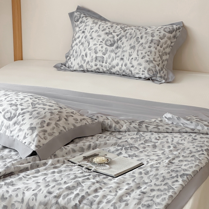 91家纺网 家纺一手货源 找家纺 顾里2025新款天丝莱赛尔夏被 云烟豹纹