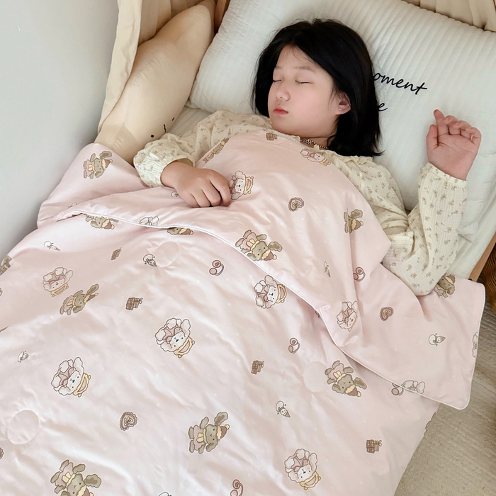 91家纺网 家纺一手货源 找家纺 BOSS 2025新款天丝棉大豆夏凉被夏被空调被儿童盖毯 布偶熊粉