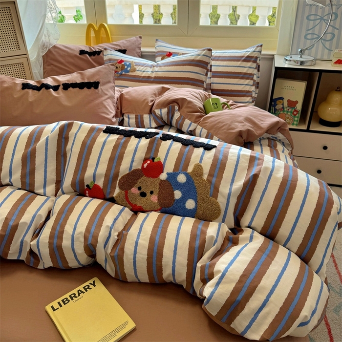 91家纺网 家纺一手货源 找家纺 启程2025全棉13372毛巾绣四件套 波点狗狗