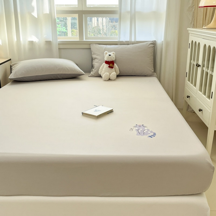 91家纺网 家纺一手货源 找家纺 泽西2025新品全棉卡通床笠 幸运猫-浅米灰