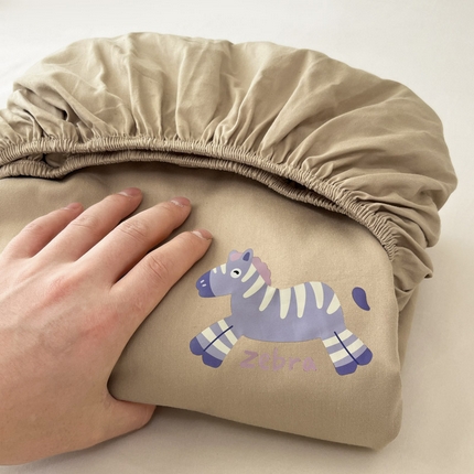 91家纺网 家纺一手货源 找家纺 泽西2025新品全棉卡通床笠 天使马-卡其