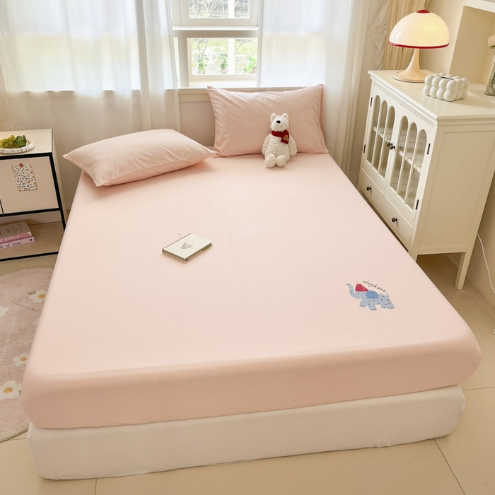 91家纺网 家纺一手货源 找家纺 泽西2025新品全棉卡通床笠 福小象-米月粉