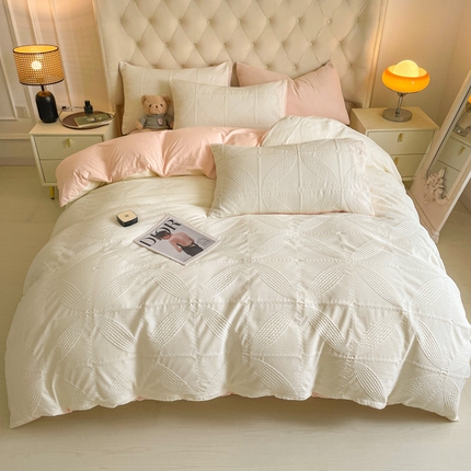 91家纺网 家纺一手货源 找家纺 悦织湾家纺 2025新款色织提花立体四件套 提花蝶语奶白+粉