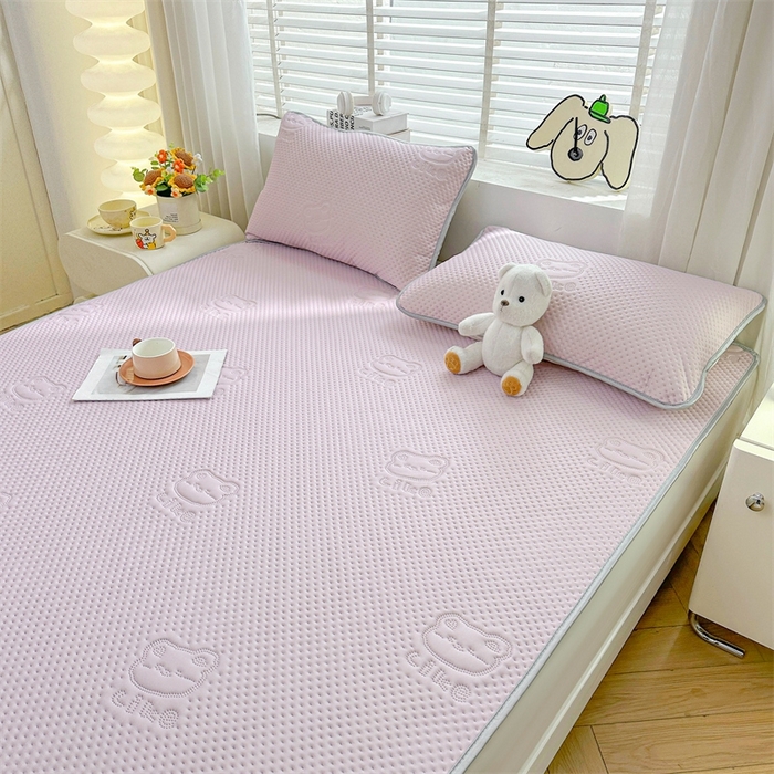 91家纺网 家纺一手货源 找家纺 慕木2025新款A类凉感丝小冰熊云母冰丝凉席床笠夏被系列  小冰熊-梦幻紫床席