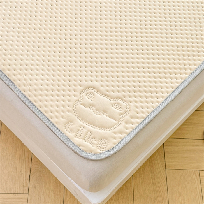 91家纺网 家纺一手货源 找家纺 慕木2025新款A类凉感丝小冰熊云母冰丝凉席床笠夏被系列  小冰熊-米白床席