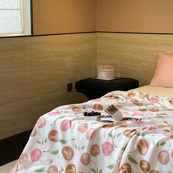 91家纺网 家纺一手货源 找家纺 顾里2025新款天丝莱赛尔夏被 红樱桃