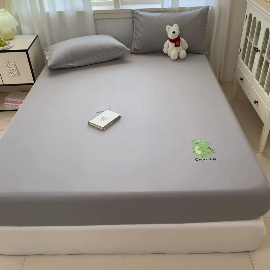 91家纺网 家纺一手货源 找家纺 泽西2025新品全棉卡通床笠 开心鳄-绅士灰