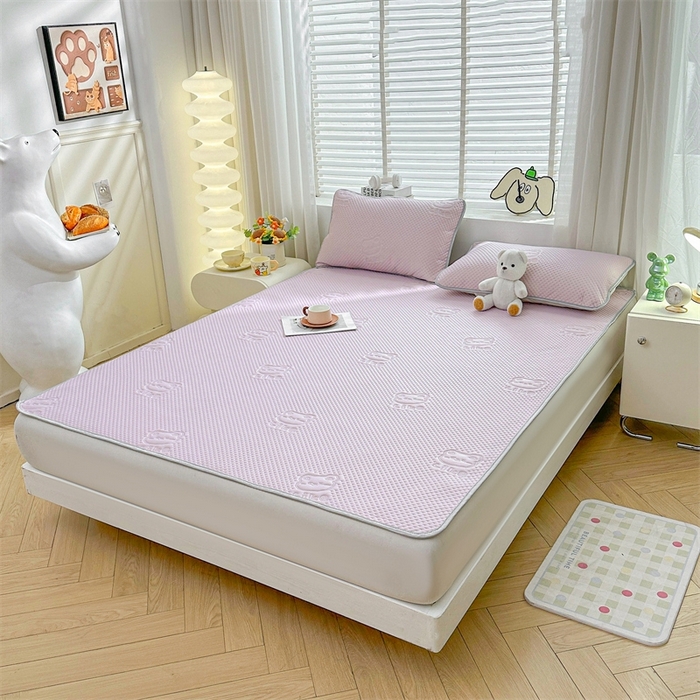 91家纺网 家纺一手货源 找家纺 慕木2025新款A类凉感丝小冰熊云母冰丝凉席床笠夏被系列  小冰熊-梦幻紫床席