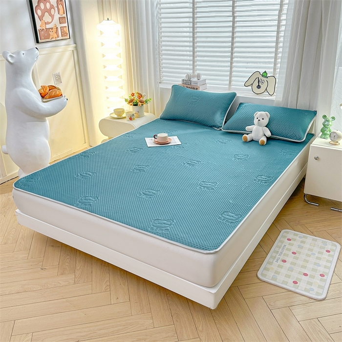 91家纺网 家纺一手货源 找家纺 慕木2025新款A类凉感丝小冰熊云母冰丝凉席床笠夏被系列  小冰熊-宾利蓝