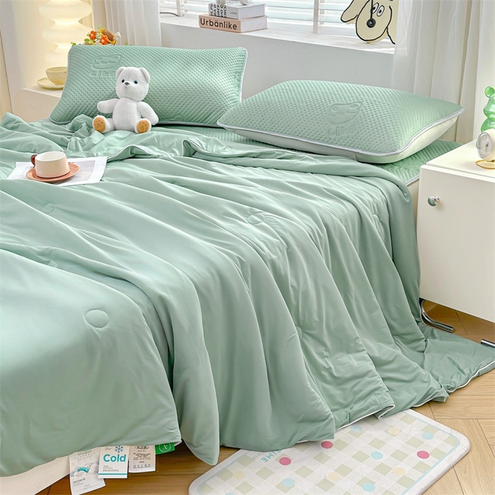 91家纺网 家纺一手货源 找家纺 慕木2025新款A类凉感丝小冰熊云母冰丝凉席床笠夏被系列  小冰熊-豆绿床席