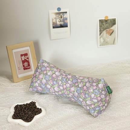 91家纺网 家纺一手货源 找家纺 （总）芯洲 2025新款日系田园小碎花草本助眠颈椎反弓牵引三角枕枕头枕芯