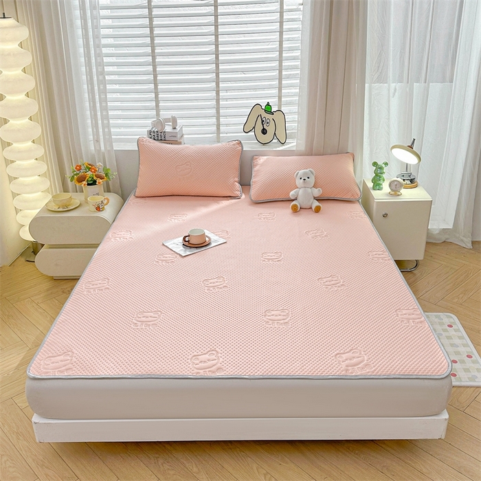 91家纺网 家纺一手货源 找家纺 慕木2025新款A类凉感丝小冰熊云母冰丝凉席床笠夏被系列  小冰熊-樱花粉床席