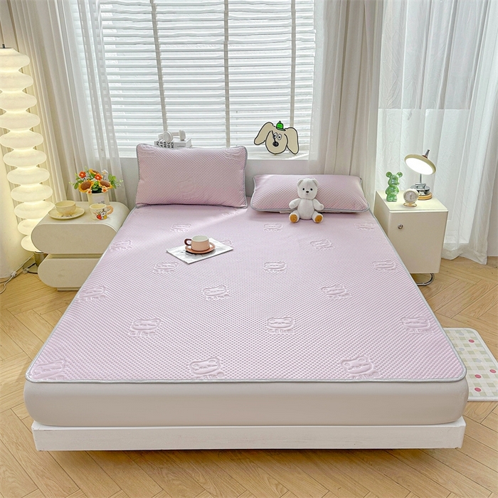 91家纺网 家纺一手货源 找家纺 慕木2025新款A类凉感丝小冰熊云母冰丝凉席床笠夏被系列  小冰熊-梦幻紫床席