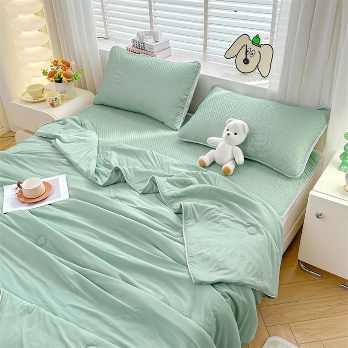 91家纺网 家纺一手货源 找家纺 慕木2025新款A类凉感丝小冰熊云母冰丝凉席床笠夏被系列  小冰熊-豆绿床席