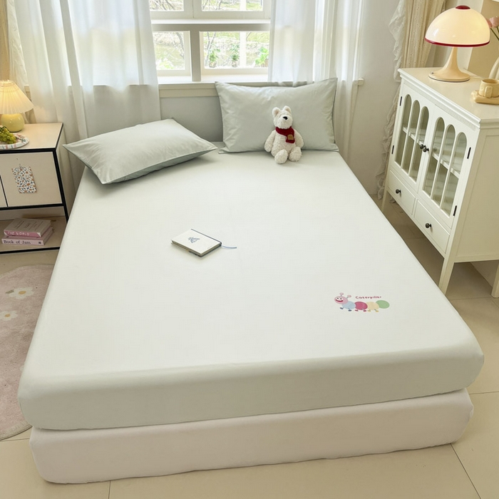 91家纺网 家纺一手货源 找家纺 泽西2025新品全棉卡通床笠 淘气虫-云水绿