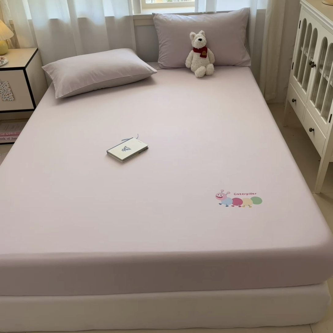 91家纺网 家纺一手货源 找家纺 泽西2025新品全棉卡通床笠 淘气虫-微微紫