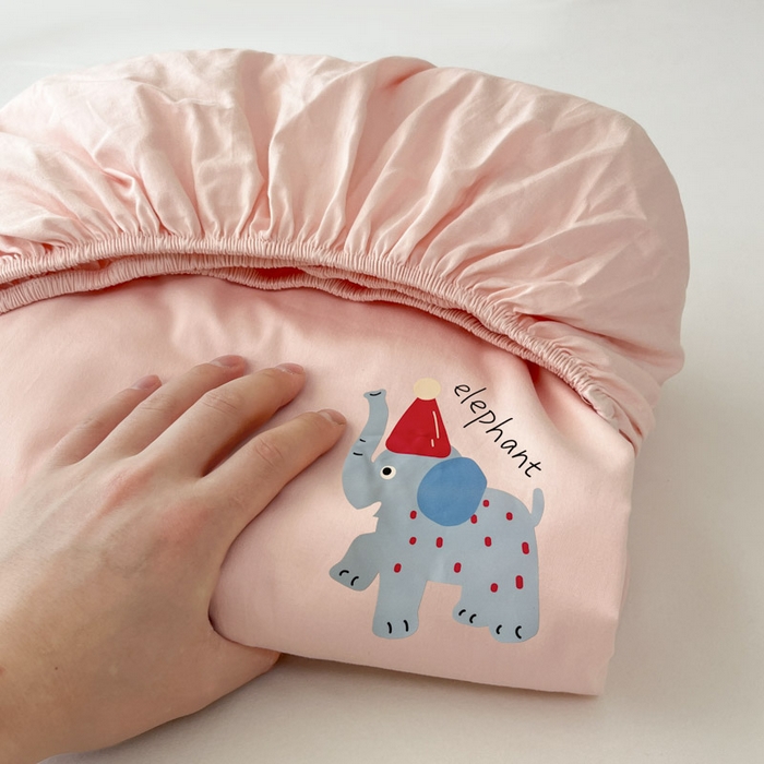 91家纺网 家纺一手货源 找家纺 泽西2025新品全棉卡通床笠 福小象-米月粉