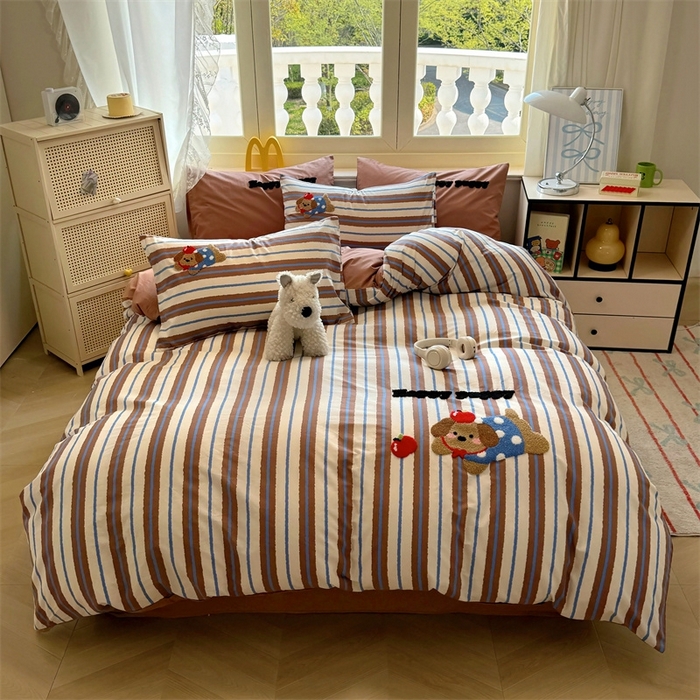 91家纺网 家纺一手货源 找家纺 启程2025全棉13372毛巾绣四件套 波点狗狗