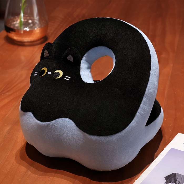 91家纺网 家纺一手货源 找家纺 仟亿莱 2025新款翘尾猫冰丝豆豆双面午睡枕 双面黑巧黑喵