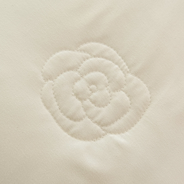 91家纺网 家纺一手货源 找家纺 凯美家居 2025新款超柔亲肤棉夏被回件套 夏被蝶恋花 奶白