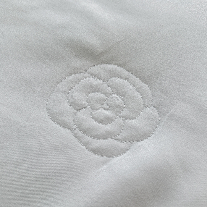 91家纺网 家纺一手货源 找家纺 凯美家居 2025新款超柔亲肤棉夏被回件套 夏被蝶恋花 浅灰