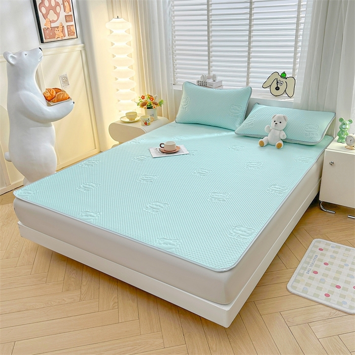 91家纺网 家纺一手货源 找家纺 慕木2025新款A类凉感丝小冰熊云母冰丝凉席床笠夏被系列  小冰熊-天空蓝