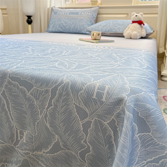 91家纺网 家纺一手货源 找家纺 星座家纺 2025新款斜纹提花凉感丝凉席床单款三件套 叶之语-蓝